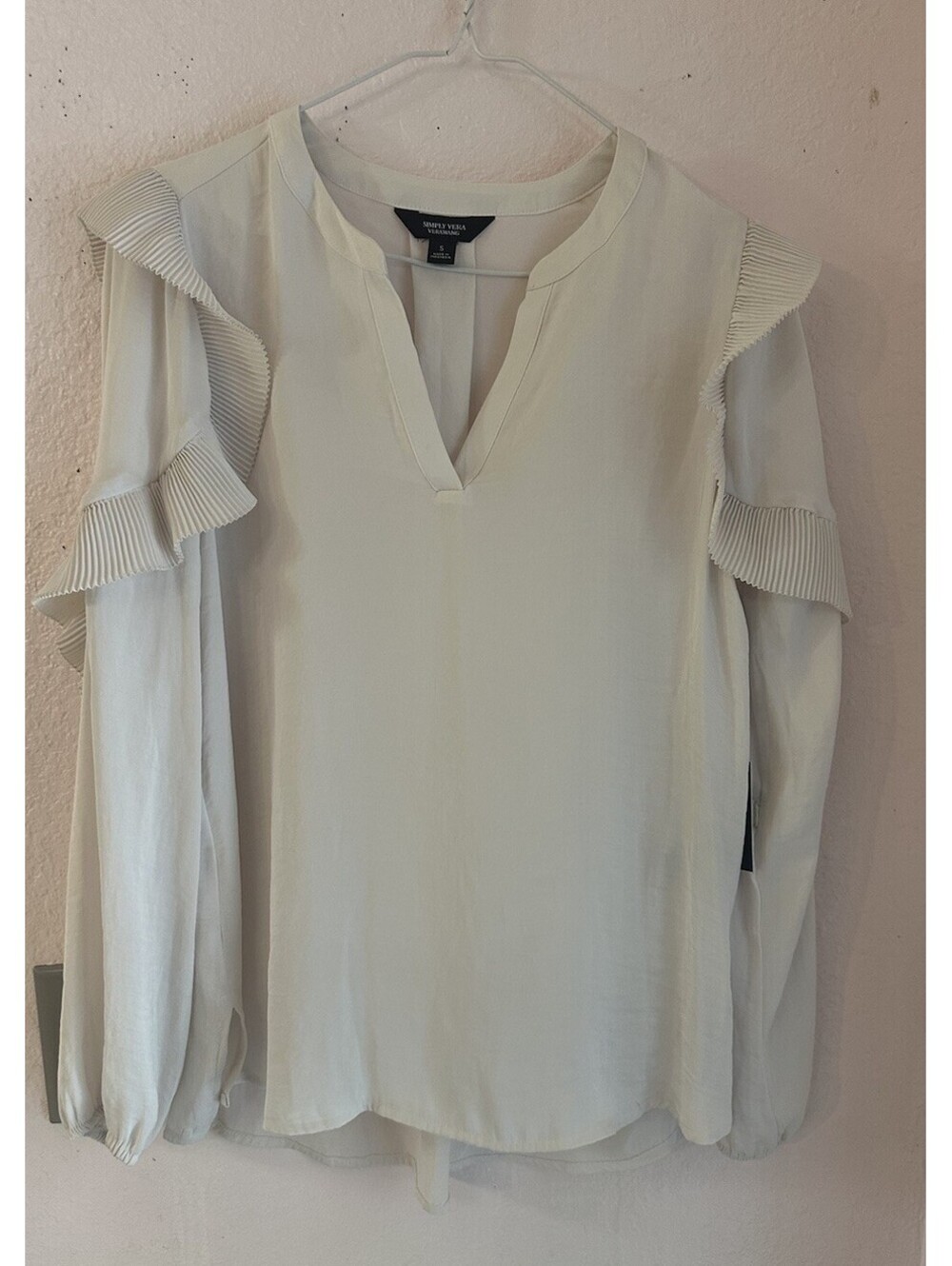 Simply Vera Wang Cream Long Sleeve Ruffle Sleeves V Neck Pullover Size Small NWT